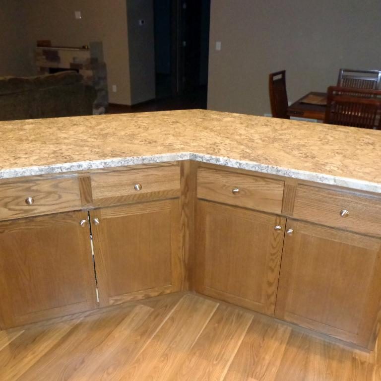 Futura Edge Island - 36" Wide One Level